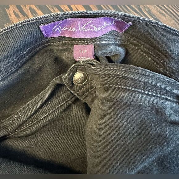 Gloria Vanderbilt Amanda Black Jeans. Denim. 22W (429) - Picture 3 of 5